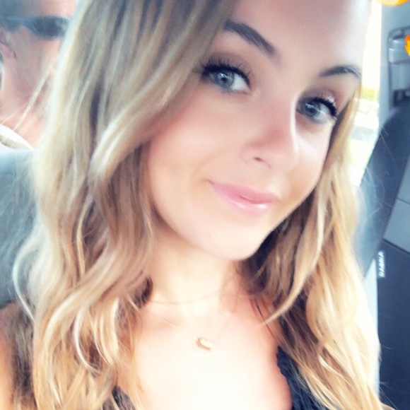 Meet your Posher, Nikki - Picture 1 of 1